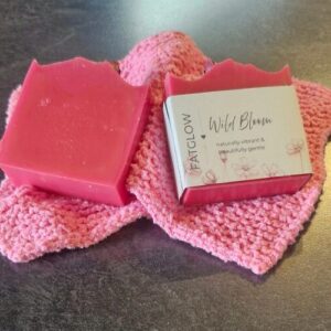 Fatglow Wild Bloom tallow soap with Himalayan Rhubarb powder and rose geranium essential oil, handmade in New Zealand